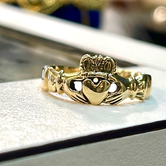 14k Claddagh ring - Picture 7 of 10
